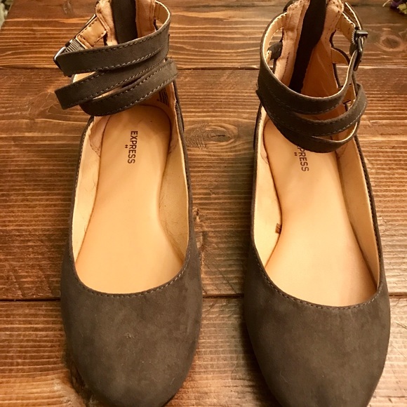 Express Shoes - 🌟HOST PICK!🌟Express NWOT suede flats